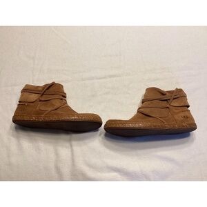 Ugg size 6.5 side zip chukka boots no wear needs inserts